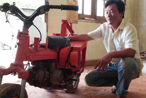 Máy cày đa năng chế từ xe Wave cũ